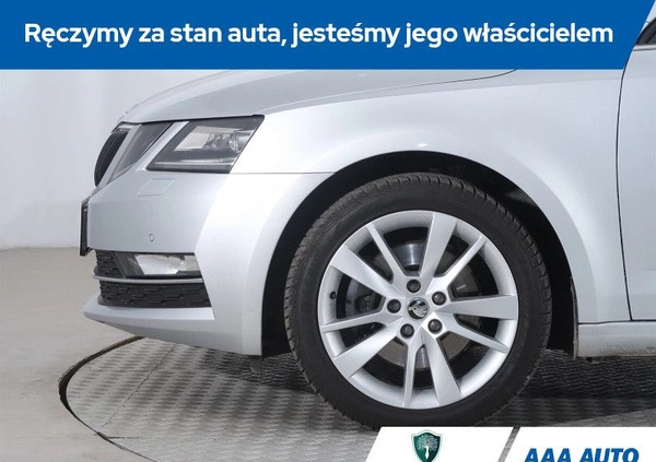 Skoda Octavia cena 72000 przebieg: 110208, rok produkcji 2018 z Łazy małe 277